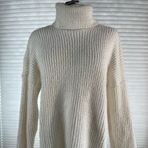 Abercrombie & Fitch Turtle Neck Sweater Women’s Size M